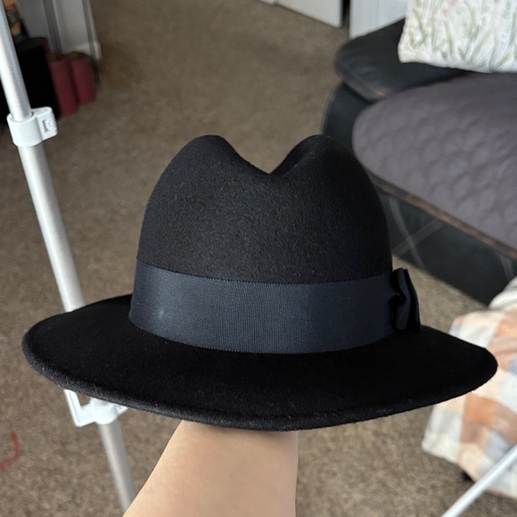 Elegant Black Fedora Hat with Bow 100% Wool - Picture 4 of 7